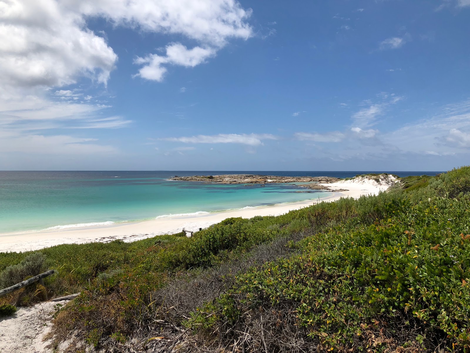 Foto av Jorndee creek Beach med vit fin sand yta