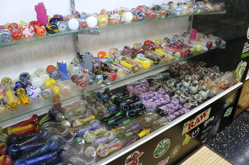 Tobacco Shop «The Hub 3 Smoke Shop», reviews and photos, 2631 NE Vivion Rd, Kansas City, MO 64119, USA