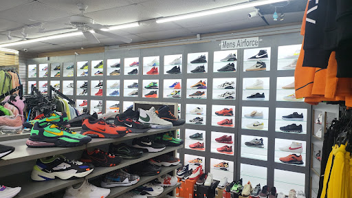 Shoe Store «Outlet Shoes & Rugs», reviews and photos, 221 E Ledbetter Dr, Dallas, TX 75216, USA