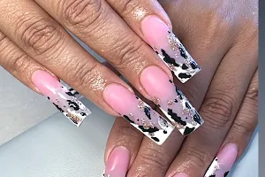 Mia's Beauty Nail Art & Spa image