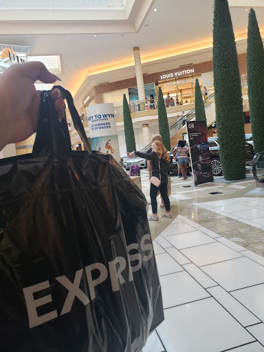 Clothing Store «Express», reviews and photos, 2223 N Westshore Blvd, Tampa, FL 33607, USA