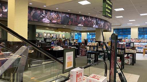 Book Store «Barnes & Noble», reviews and photos, 5755 N Bayshore Dr, Glendale, WI 53217, USA