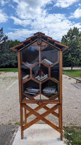 Librairie de livres d'occasion Boîte à livres et bande-dessinées gratuites Saint-Étienne-de-Crossey