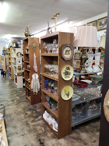 Thrift Store «Upscale Thrift Shop», reviews and photos, 320 E Bidwell St, Folsom, CA 95630, USA