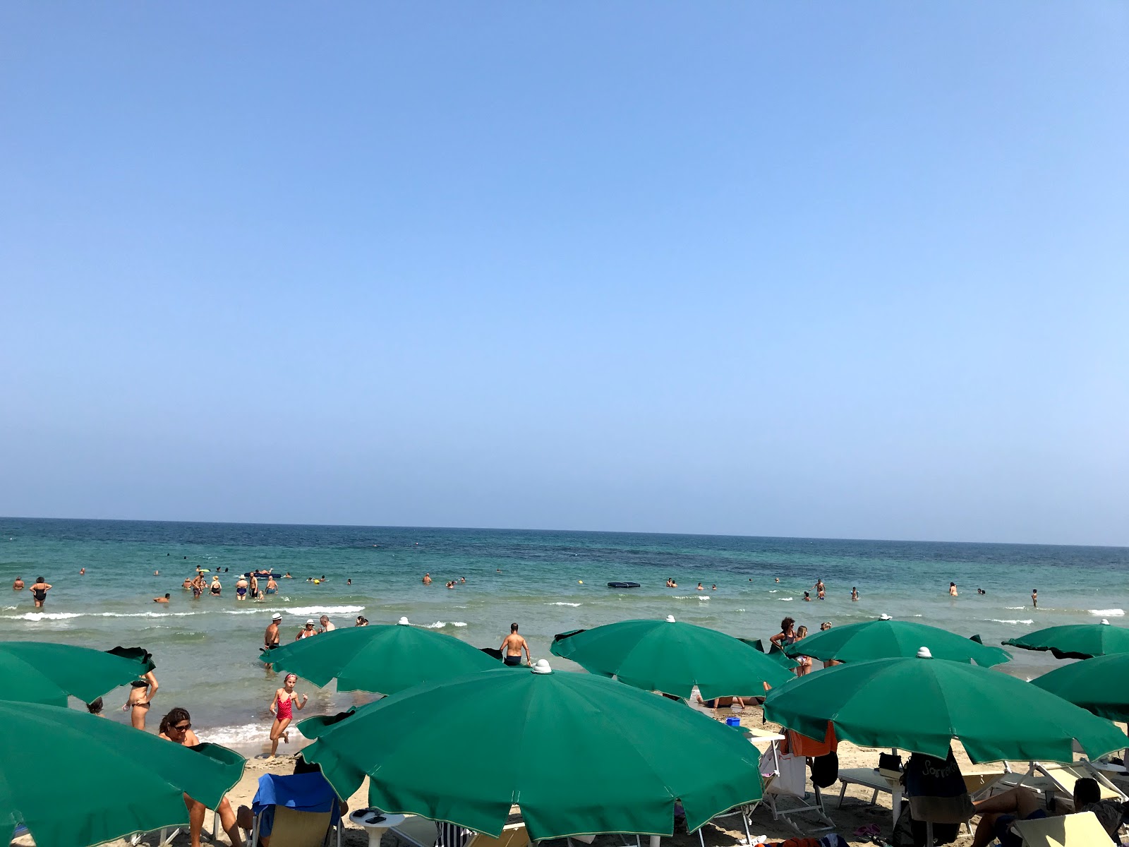 Casalabate beach的照片 带有蓝色纯水表面