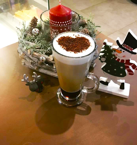 Opinii despre Szilva Cafe în Nyíregyháza - Kávézó