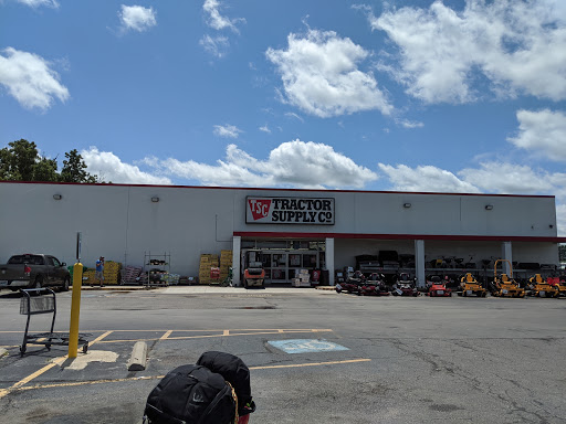 Tractor Supply Co., 230 W Park, Lawrenceburg, KY 40342, USA, 