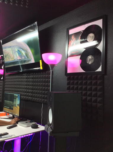 Barber Shop «Upper Level Cut Lounge Barbershop», reviews and photos, 5050 S Tacoma Way #15, Tacoma, WA 98409, USA