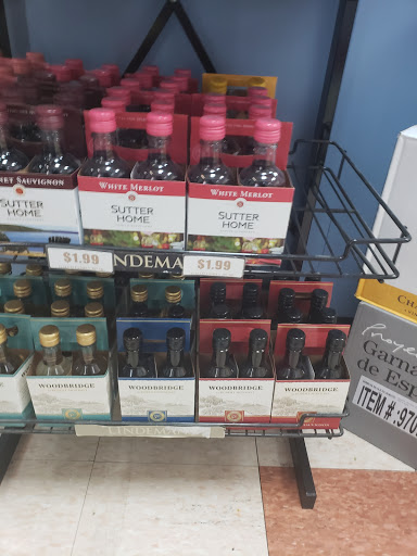 Liquor Store «Woodbury Wine & Liquor Outlet», reviews and photos, 215 Larkin Dr, Monroe, NY 10950, USA