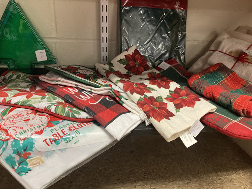 Thrift Store «3rd & Wooster Threads», reviews and photos, 301 N Wooster Ave, Dover, OH 44622, USA