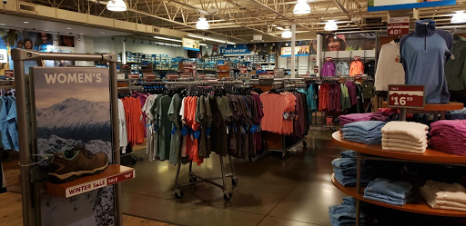 Sportswear Store «Columbia Sportswear Outlet Store», reviews and photos, 3170 Livermore Outlets Dr #420, Livermore, CA 94551, USA