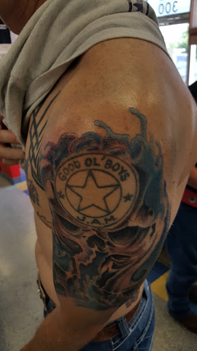 Tattoo Shop «River Rat Tattoos», reviews and photos, 965 N Walnut Ave, New Braunfels, TX 78130, USA