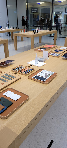 Computer Store «Apple Orland Square Mall», reviews and photos, 428 Orland Square Dr, Orland Park, IL 60462, USA