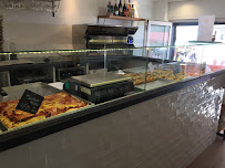 Atmosphère du Pizzeria Casa Roma Pizza al taglio à Cassis - n°4