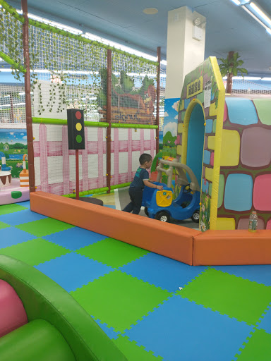 Supermarket «Gates Avenue Food Bazaar Supermarket», reviews and photos, 1590 Gates Ave, Ridgewood, NY 11385, USA