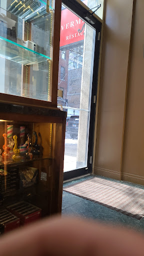 Cigar Shop «HUBBARD & STATE CIGAR SHOP», reviews and photos, 6 W Hubbard St, Chicago, IL 60610, USA