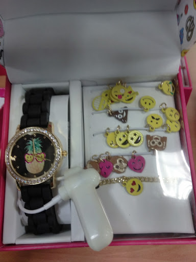 Clothing Store «Burlington Coat Factory», reviews and photos, 6875 Southland Dr, Middleburg Heights, OH 44130, USA