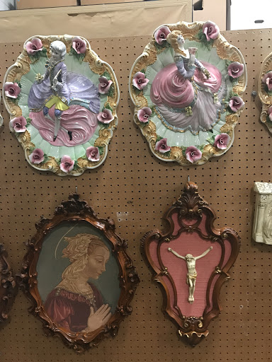 Auction House «RPN Sales & Auction House», reviews and photos, 4451 N Milwaukee Ave, Chicago, IL 60630, USA