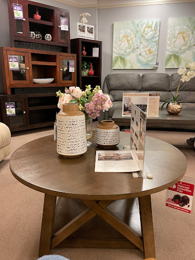 Furniture Store «Raymour & Flanigan Furniture and Mattress Store», reviews and photos, 65 Baltimore Pike, Springfield, PA 19064, USA