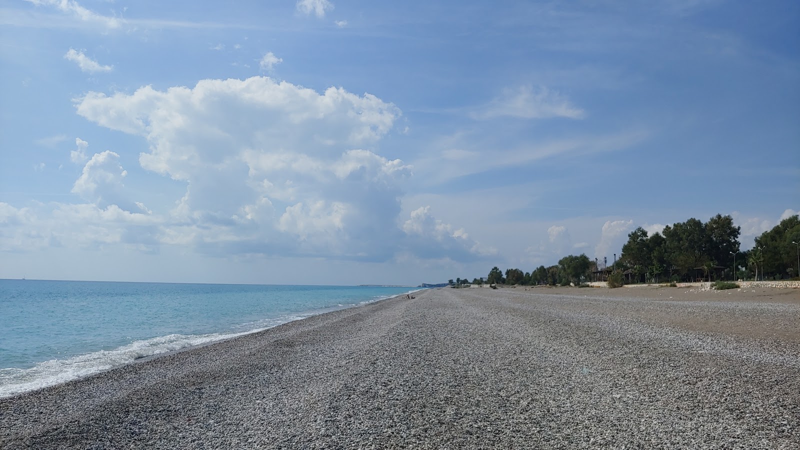 Foto von Cayagzi Beach III mit beiger sand & kies Oberfläche