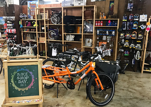 Bicycle Store «Cosmic Bikes Inc.», reviews and photos, 4641 N Milwaukee Ave, Chicago, IL 60630, USA