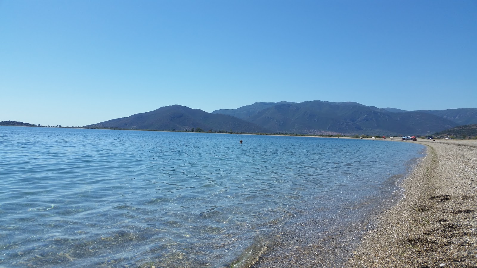 Photo de Portes Beach avec sable clair avec caillou de surface