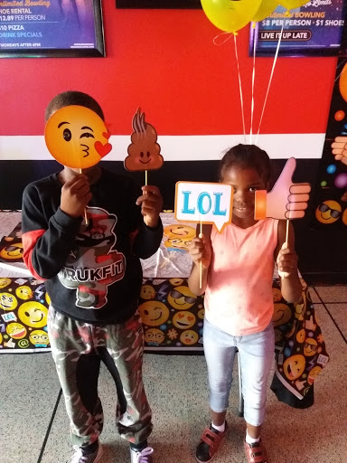 Bowling Alley «Brunswick Zone Niles Lanes», reviews and photos, 7333 N Milwaukee Ave, Niles, IL 60714, USA