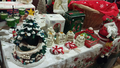 Thrift Store «Thrifty Nickel Tampa Thrift Store Re-Sale», reviews and photos, 7706 W Hillsborough Ave, Tampa, FL 33615, USA