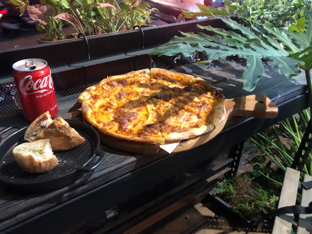 台中市西屯區 The Olive Mountain Bakery手工披薩/深盤披薩/歐式肉桂捲 台灣餐廳推薦 手搖推薦 甜點推薦 買一送一