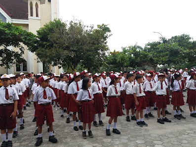 Seragam sekolah - SD Santa Maria 2 Pekanbaru
