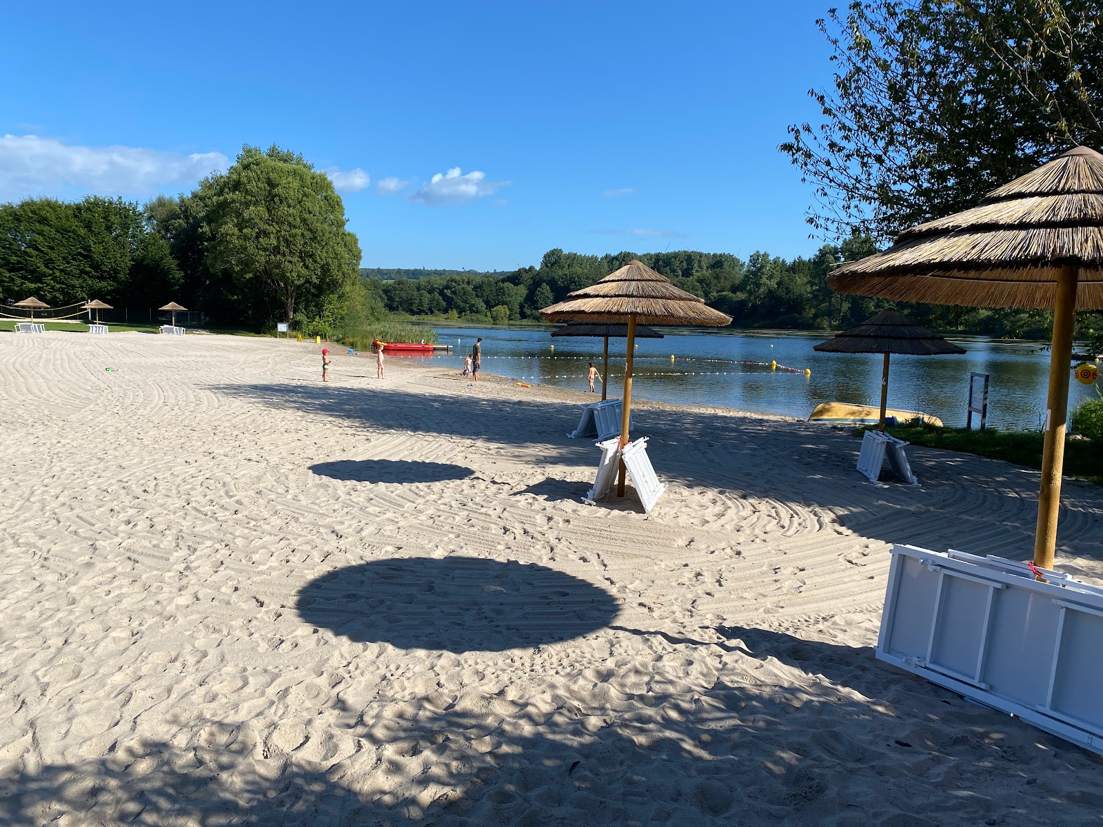 Foto di Seeweiher Mengerskirchen con una superficie del sabbia fine e luminosa