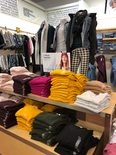 Clothing Store «Gap Outlet», reviews and photos, 100 Premium Outlets Blvd #100, Hagerstown, MD 21740, USA
