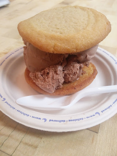 Cookie Shop «Insomnia Cookies», reviews and photos, 502 E John St #5, Champaign, IL 61820, USA