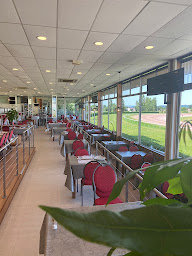 Photo n°39 de Restaurant de l'Hippodrome / Le boeuf au galop à Le Passage ()