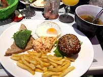 Œuf au plat du Restaurant de hamburgers Tata Burger à Paris - n°9