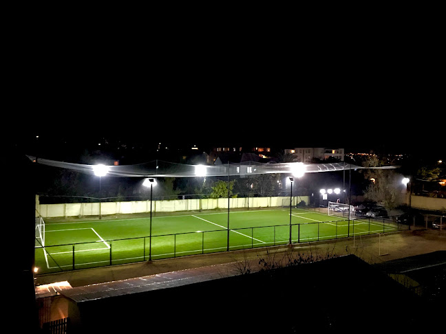 Opiniones de Canchas Futbolito Cumming en Villa Alemana - Campo de fútbol