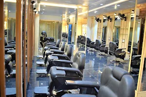 Gold N Glitz Salon image