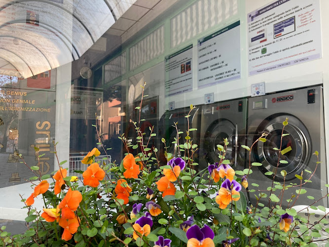 Riparazioni sartoriali K&M - Via A. Moro - Osimo