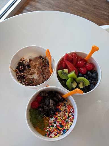 Frozen Yogurt Shop «Orange Leaf Frozen Yogurt», reviews and photos, 4866 1st Ave NE, Cedar Rapids, IA 52402, USA