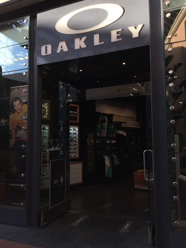 Sunglasses Store «Oakley Store», reviews and photos, 654 Spectrum Center Dr, Irvine, CA 92618, USA