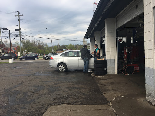 Auto Repair Shop «Broadway Auto Care & Sales», reviews and photos, 1026 Broadway St, Ann Arbor, MI 48105, USA