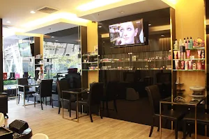 Exclusive Nails Salon and Spa image