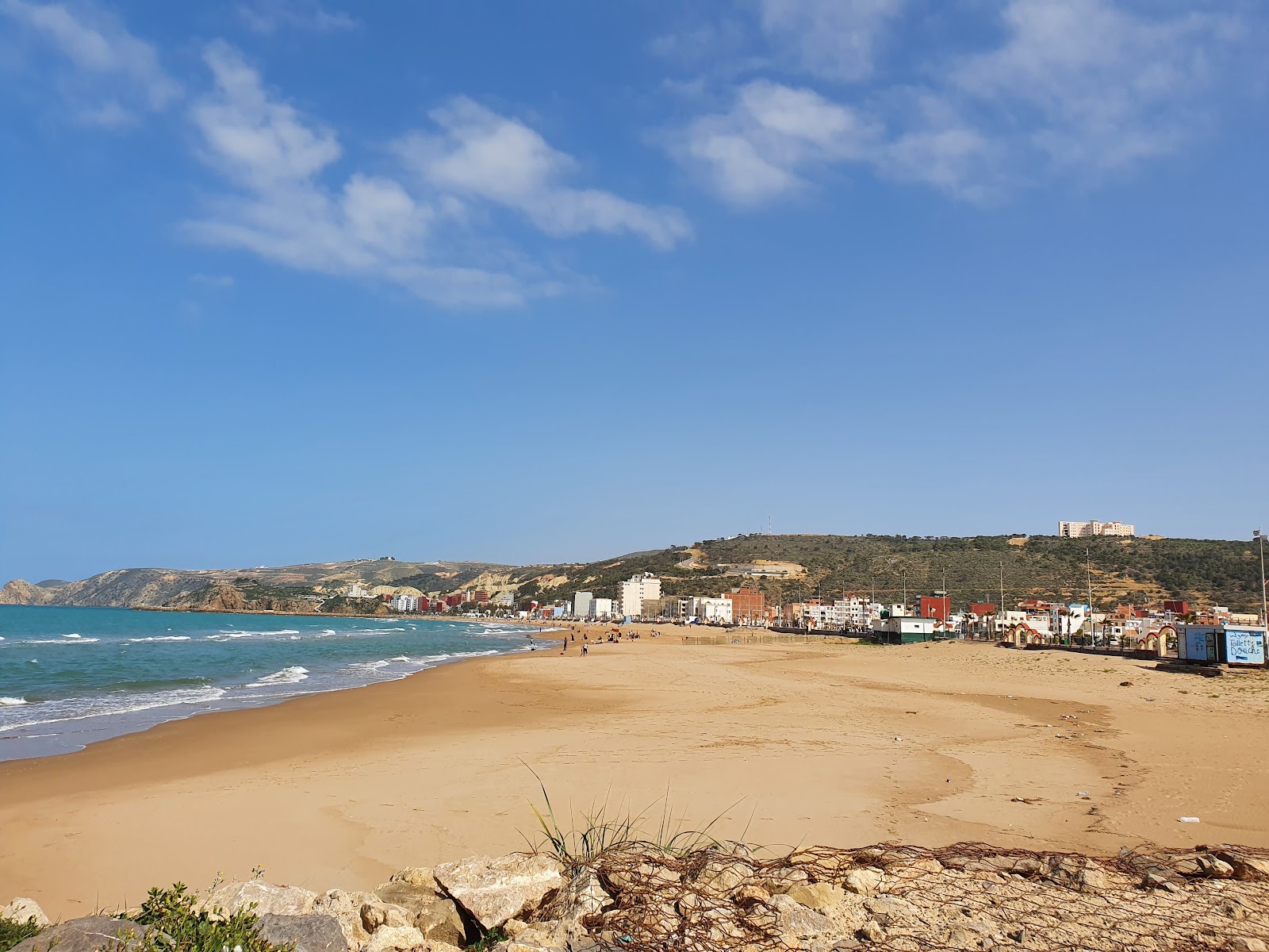 Zdjęcie Plage de Marsa Ben Mhidi z powierzchnią drobny beżowy piasek