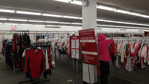 Clothing Store «Burlington Coat Factory», reviews and photos, 196 E Main St, Patchogue, NY 11772, USA