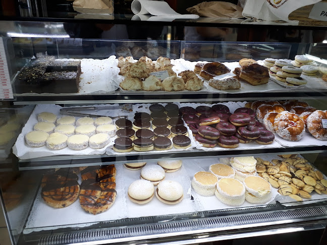 Opiniones de Panadería y Pastelería Los LLeuques en Iquique - Panadería