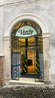 Vanity Hair and Beauty Lab Via Trevio, 92, 00019 Tivoli RM, Italia