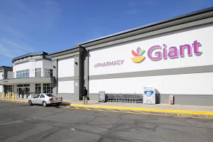 Giant Pharmacy image