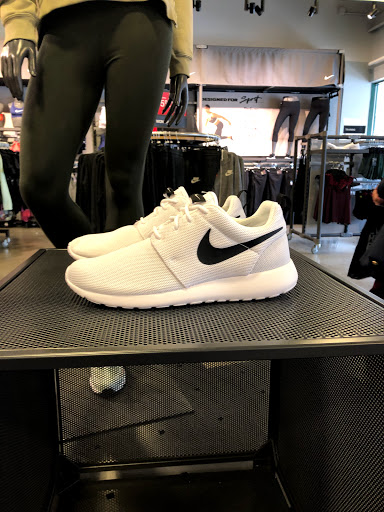 Sporting Goods Store «Nike Factory Store», reviews and photos, 20 Killingworth Tpke #155, Clinton, CT 06413, USA