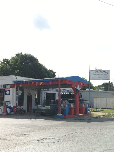 J & L Automotive in Eagle Lake, Texas