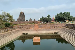 Devi Padahara Pond (ଦେବୀ ପାଦହରା ପୁଷ୍କରିଣୀ) image